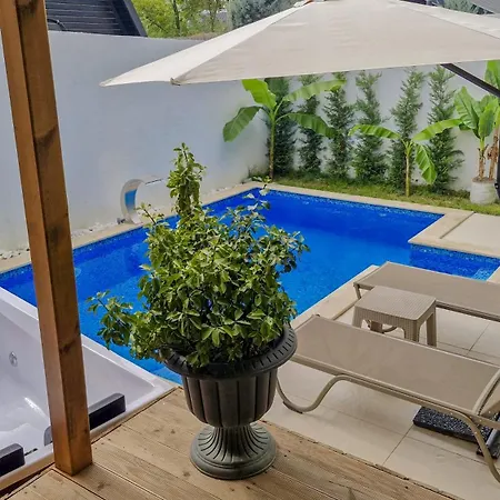 Chalet Yura *